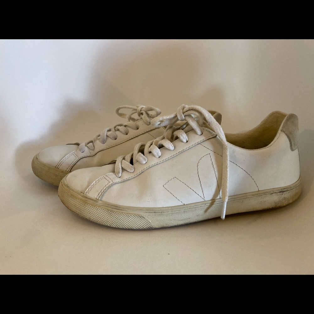 White size 8/ eu 39 veja sneakers